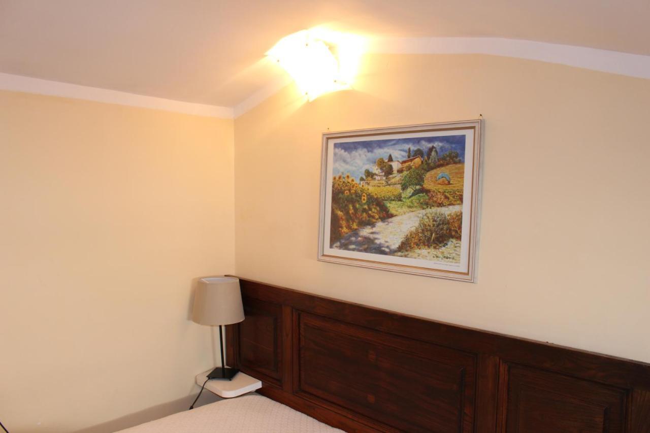 Red House Apartment Gubbio Bagian luar foto