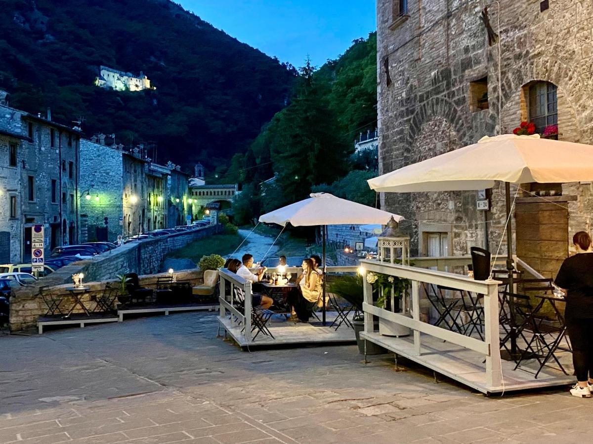 Red House Apartment Gubbio Bagian luar foto