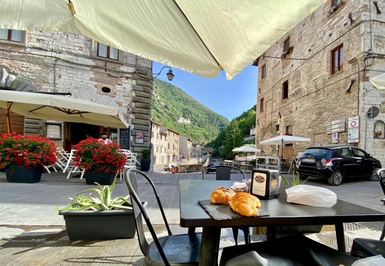Red House Apartment Gubbio Bagian luar foto